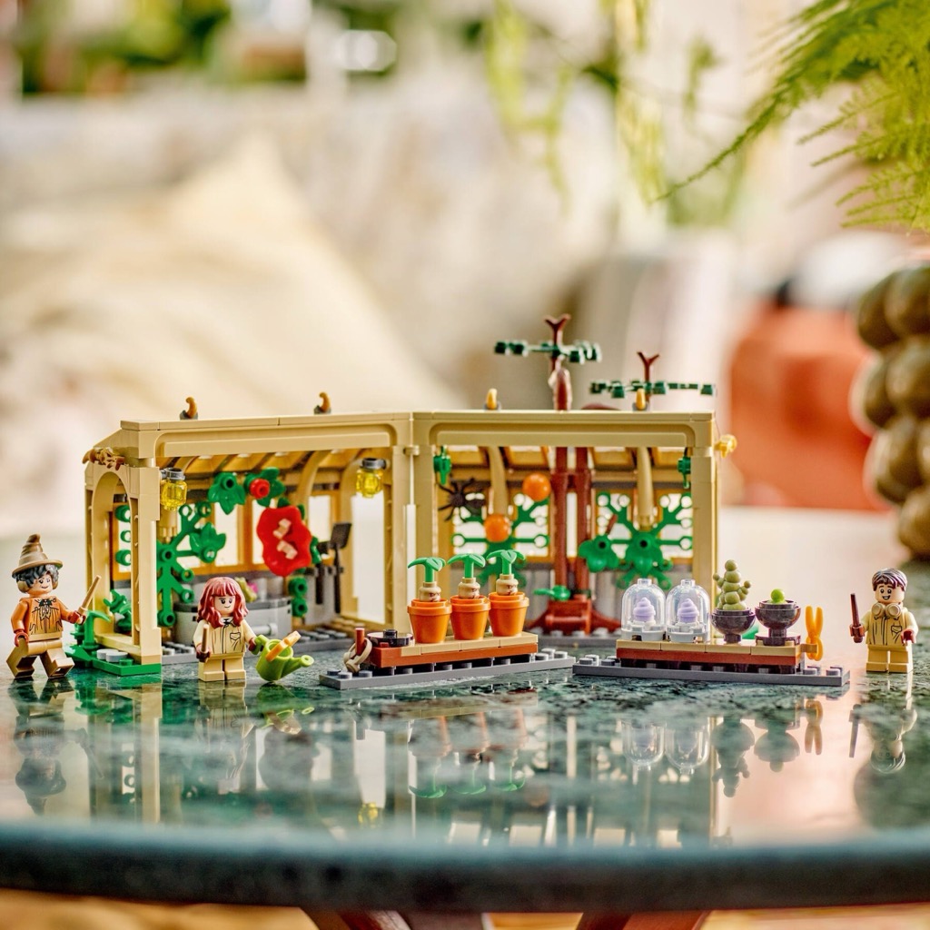 เลโก้ LEGO Harry Potter 76445 Hogwarts™ Castle: Herbology Class