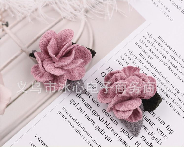 ดอกไม้ผ้าพร้อมใบไม้ ขนาด 4 ซม. มี 8 สีให้เลือก#CR036