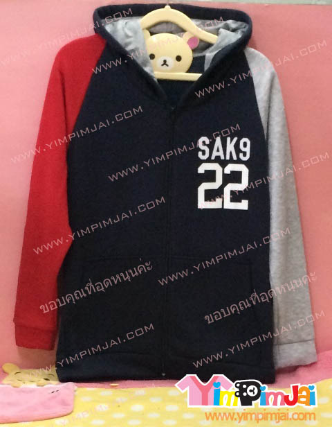 เสื้อกันหนาว สีดำ แขนยาวแดงข้างดำข้าง หมวกในเทา ซิปดำ สกรีนตามสั่ง SAK9 22 Super AK9