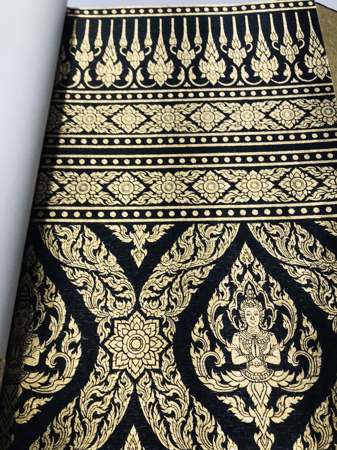 วอลลายไทย-เทพพนม (ขอบ) ดำ-ทอง 47-122-6