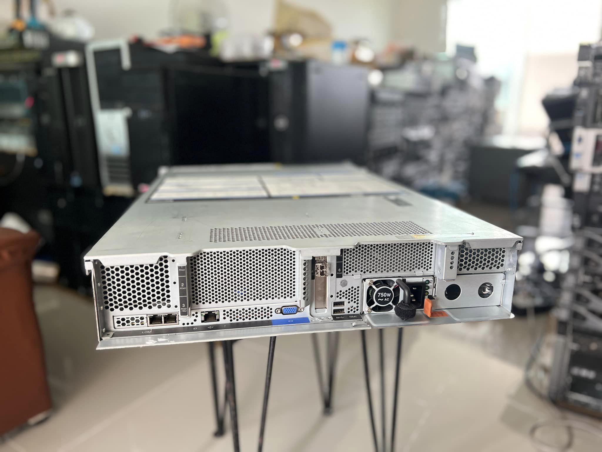 Lenovo ThinkSystem SR650 64gb ssd 240gbเซิฟเวอร์มือสองพร้อมใช้งาน