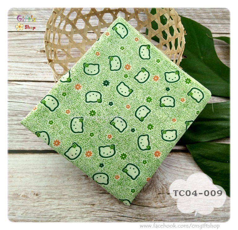 ผ้าคอตตอน TC แบบตัดแล้ว ขนาดประมาณ 55*50 ซม. ลายแมวพื้นเขียว