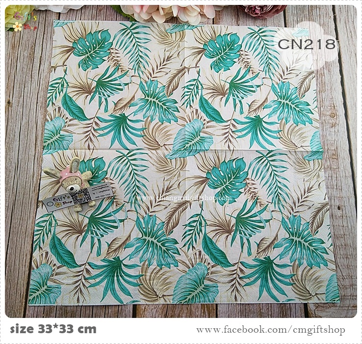 กระดาษแนปกิ้น, ลายใบไม้สีเขียวและสีทอง, ลายใบไม้, ลายใบมอนสเตอร่า, ลายทรอปิคอล, ลายเต็มผืน, ลายใบไม้สีเขียว, พื้นหลังสีครีม, ลายใบไม้หลายแบบ, ลายเล็กๆ