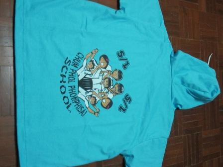 เสื้อฮู้ดแขนสั้นเป็นเสื้อโรงเรียน