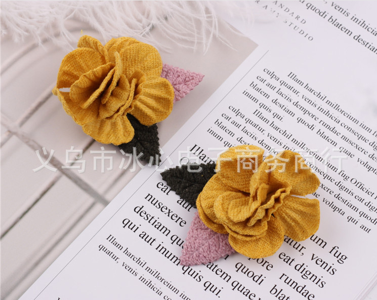 ดอกไม้ผ้าพร้อมใบไม้ ขนาด 4 ซม. มี 8 สีให้เลือก#CR036