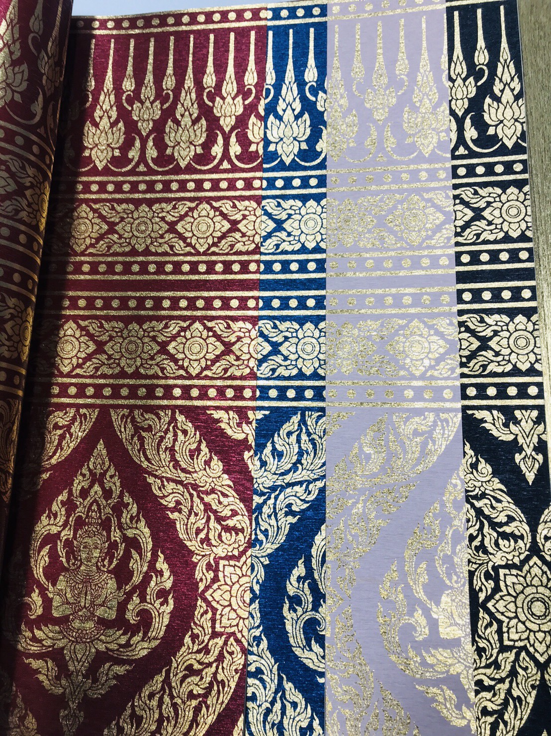 วอลเปเปอร์ลายไทย เทพพนม (ขอบบนล่าง) น้ำเงิน-ทอง 47-122-4