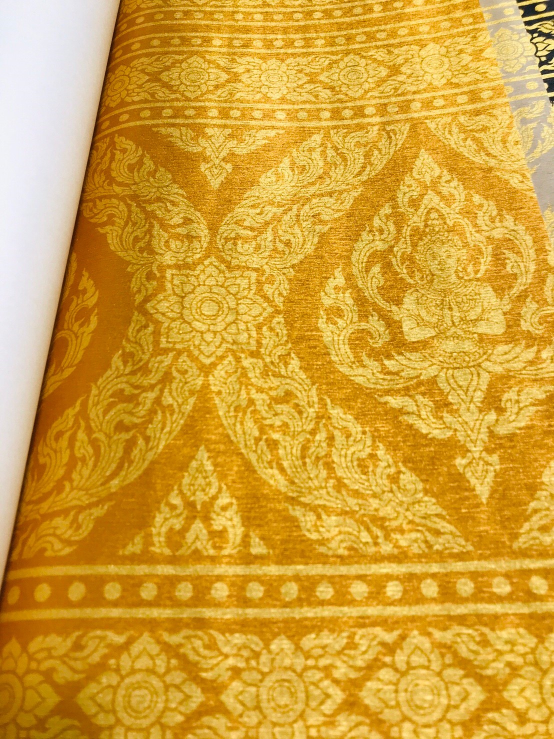 วอลเปเปอร์ลายไทย ลายเทพพนม (ขอบบนล่าง) ทอง BD122-12