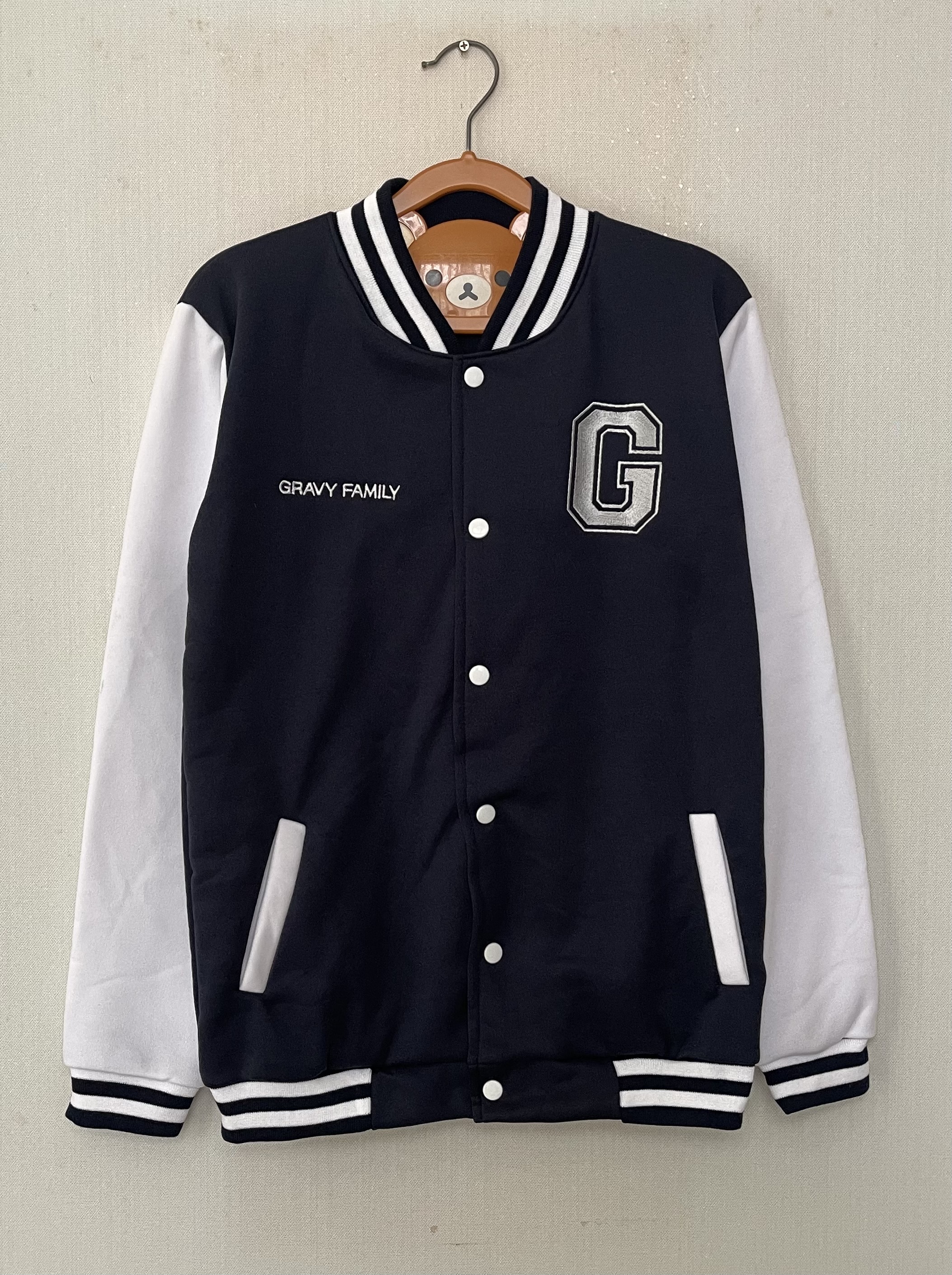 เสื้อแจ็คเก็ตเบสบอลกรมขาว