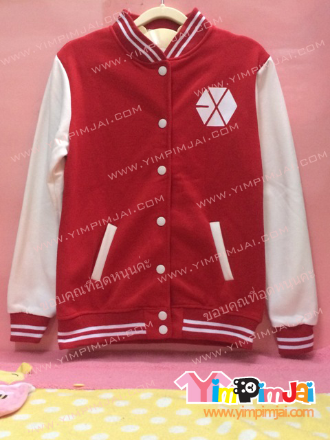 เสื้อกันหนาว เบสบอล สีแดง แขนขาว ลายตามสั่ง ปักอก โลโก้ EXO หลัง D.O.12