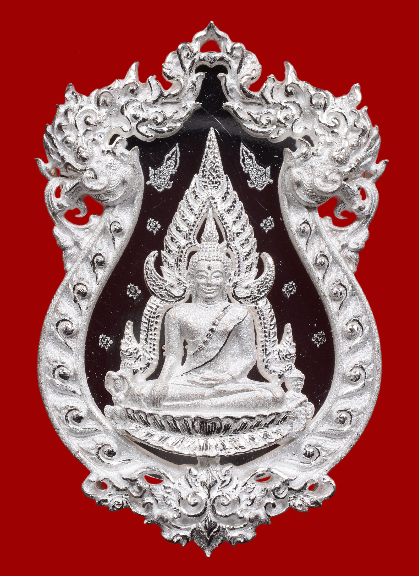 เหรียญหล่อฉลุพระพุทธชินราช เนื้อเงินพ่นทรายขัดเงา รุ่น จอมราชันย์ วัดพระศรีรัตนมหาธาตุวรมหาวิหาร จ.พิษณุโลก ปี 2554 สวยๆ พร้อมกล่องเดิม