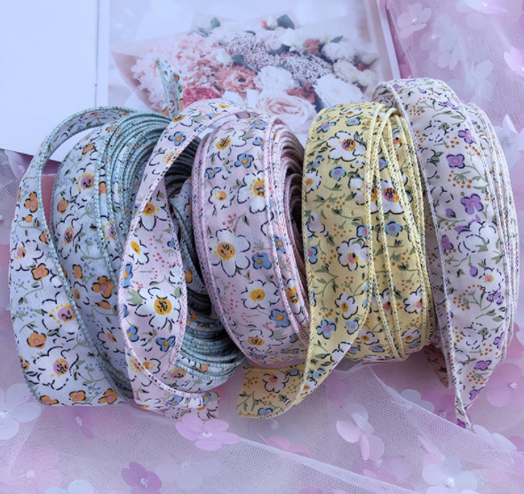 ริบบิ้นผ้าฝ้ายเย็บขอบ ลายดอก ขนาด 3 ซม. (ขายเป็นหลา) #FA14