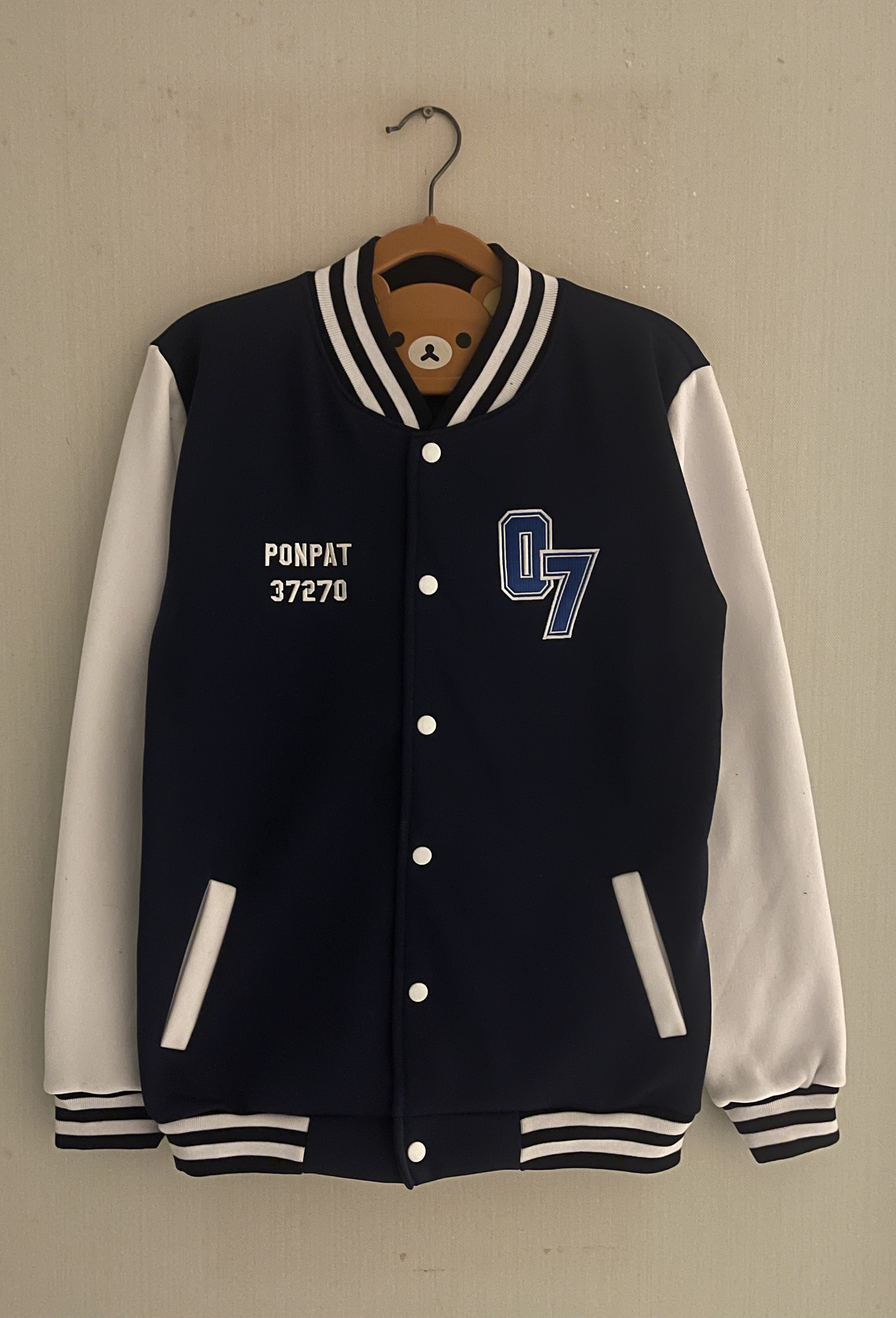 เสื้อแจ็คเก็ตเบสบอลกรมท่า แขนขาว ปัก โรงเรียนอัสสัมชัญ