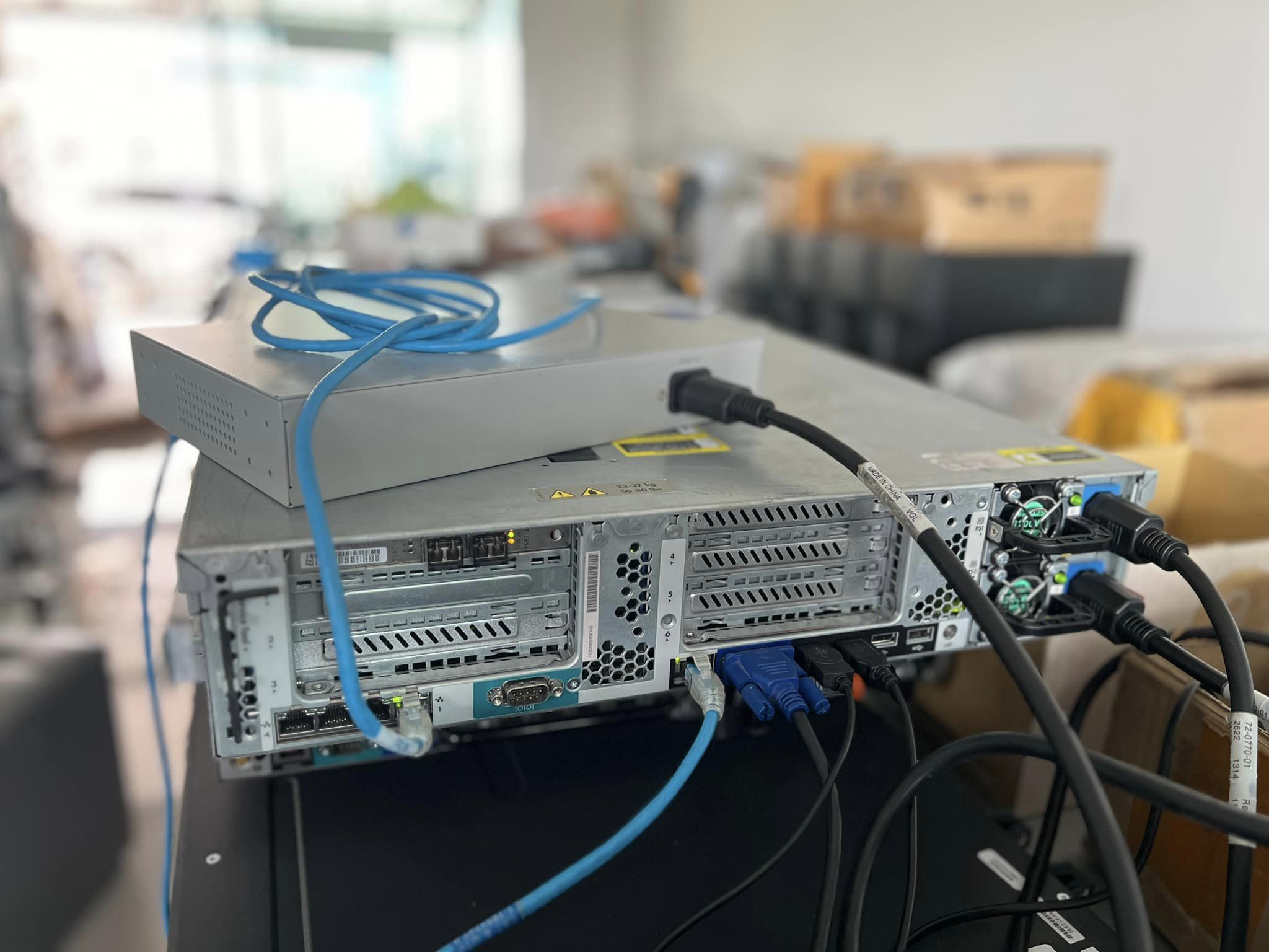 Server hp dl560 g8 4cpu ram 64gb 32Cores เซิร์ฟเวอร์มือสองพร้อมใช้งาน