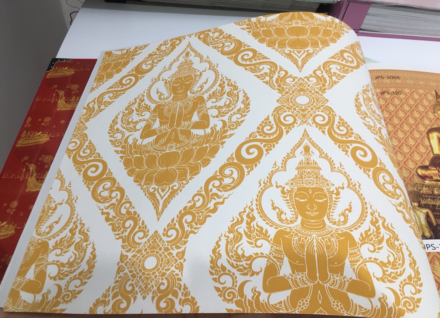 วอลเปเปอร์ลายไทย ลายเทพพนม ขาว - ทอง JPS106