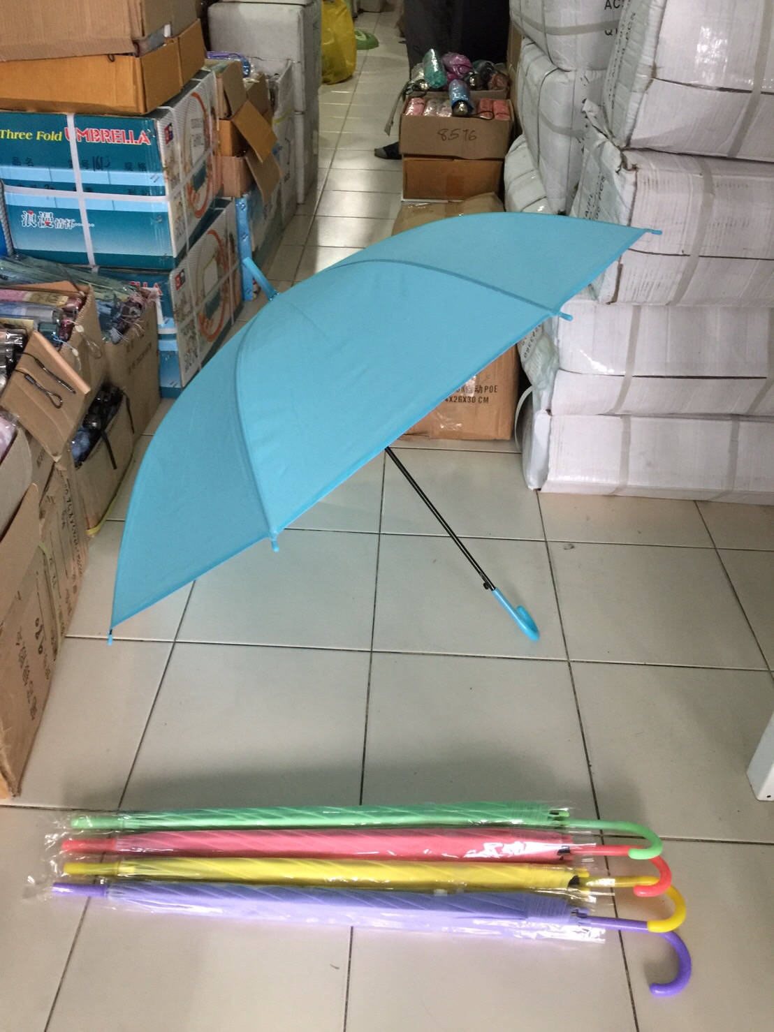 ร่มใสสีพื้น