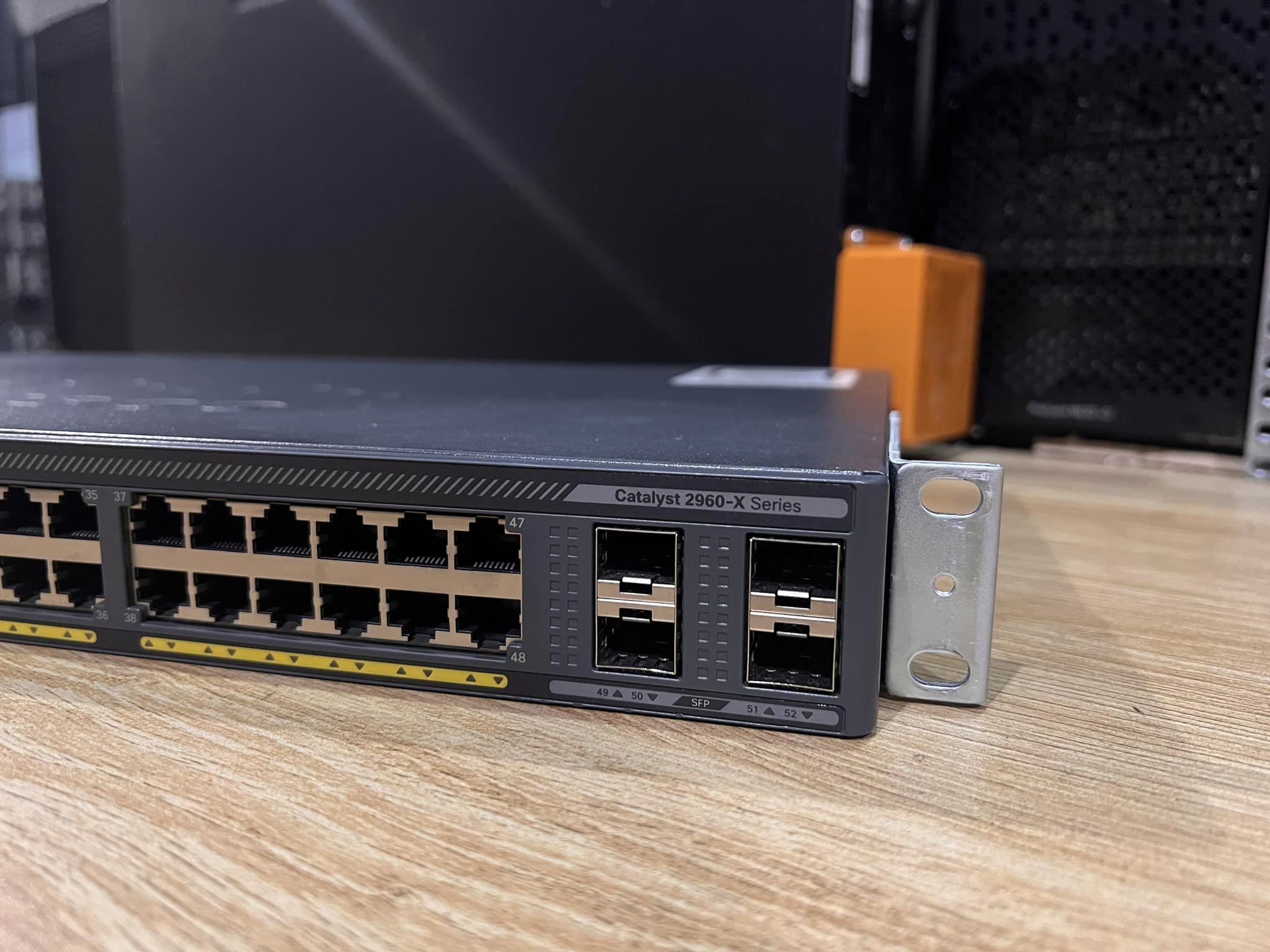 Switch Cisco 2960X-48ts-l สวิทมือสองพร้อมใช้งาน