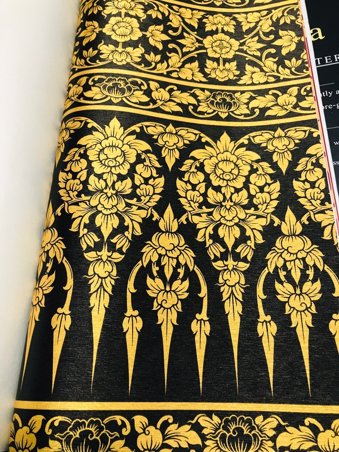วอลเปเปอร์ลายไทย (ขอบบนล่าง) ดำ-ทอง BD102-10