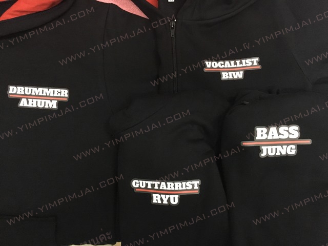 เสื้อฮู้ดสกรีนเฟลกเปลี่ยนชื่อ สกรีนหลังด้วยสียาง