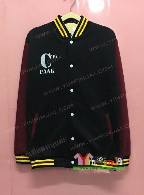 เสื้อเบสบอลดำ แขนเลือดหมู แต่งริ้วเหลือง ปักตามสั่ง