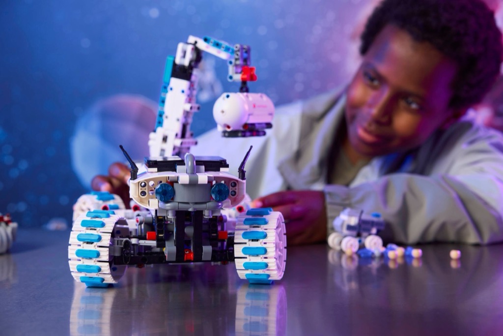 เลโก้ LEGO Technic 42211 Lunar Outpost Moon Rover Space Vehicle