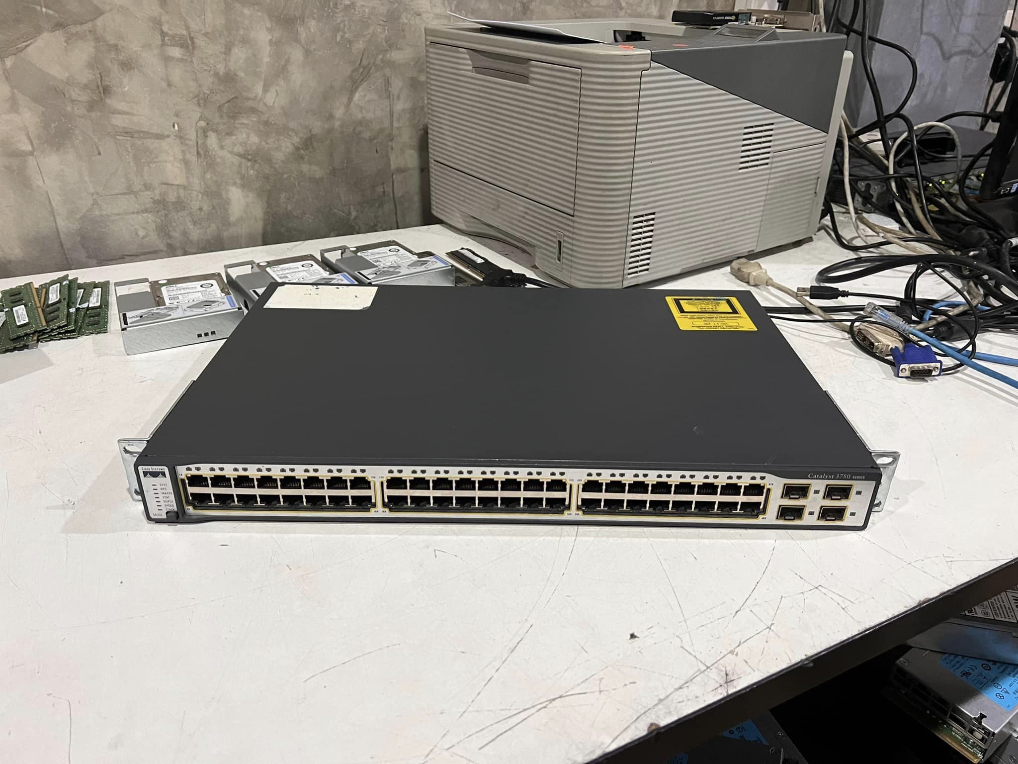 Cisco 3750 48TS E layer 3 switch มือสองพร้อมใช้งาน