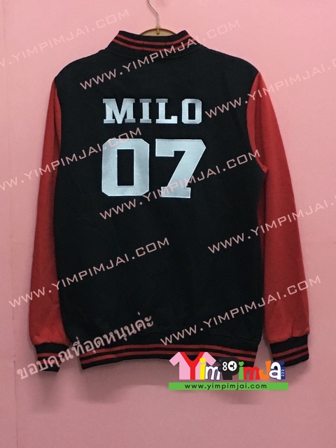 เสื้อกันหนาว เบสบอล สีดำ แขนยาวแดง กระดุม มีกระเป๋า สกรีนตามสั่ง MILO 07 TASSANEE 19