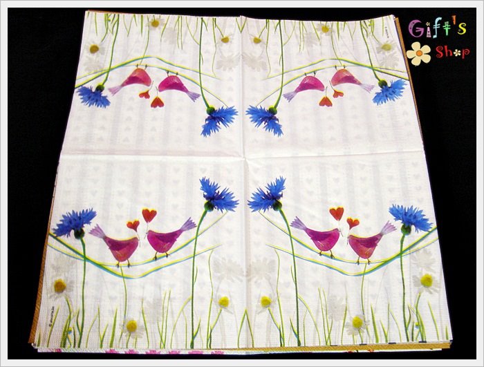 กระดาษแนปกิ้น ลายนกสีชมพูคาบหัวใจ ดอกไม้สีน้ำเงิน พื้นสีขาว