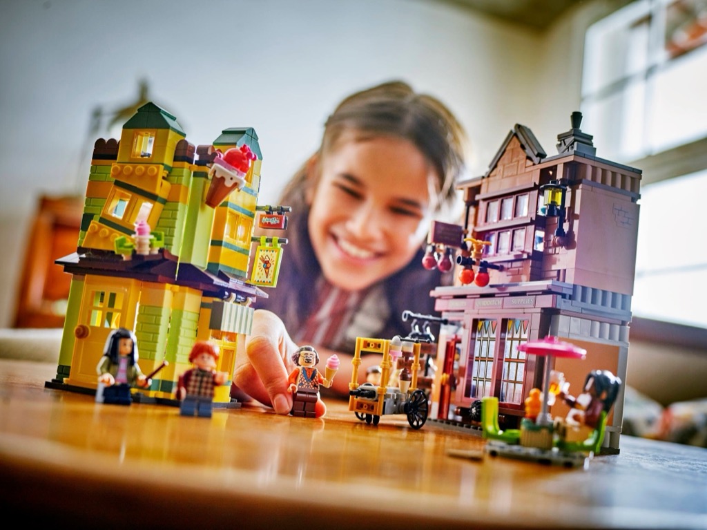 เลโก้ LEGO Harry Potter 76452 Quality Quidditch Supplies & Ice Cream Parlour