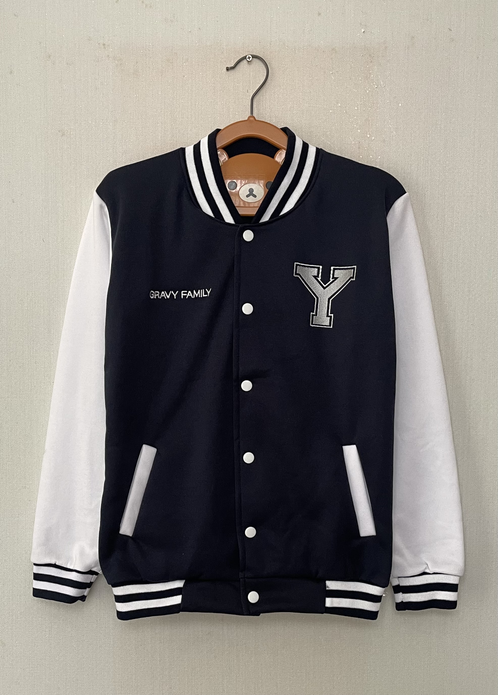 เสื้อแจ็คเก็ตเบสบอลกรมขาว