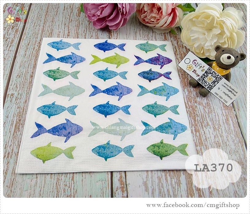 กระดาษแนปกิ้นยุโรป, ลาย Aquarell Fishes, ลายปลา, ลายปลาทะเล, ลายปลาโทนสีฟ้าขาว, ลายปลาตัวเล็กหลายตัว, ลายทะเล, ลายสัตว์ทะเล, พื้นหลังสีขาว