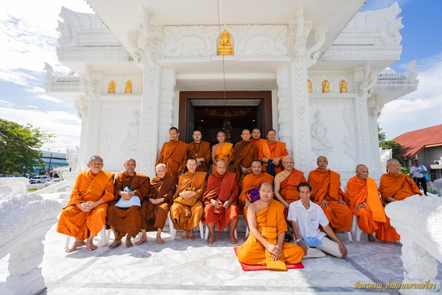 เหรียญแสตมป์จตุคามรามเทพ รุ่นโครตเศรษฐี 2 เนื้อ นวะโลหะหน้ากากเงินแท้ ชุดกรรมการ ปี 2566 พิธีดี น่าเก็บ หายากมาก