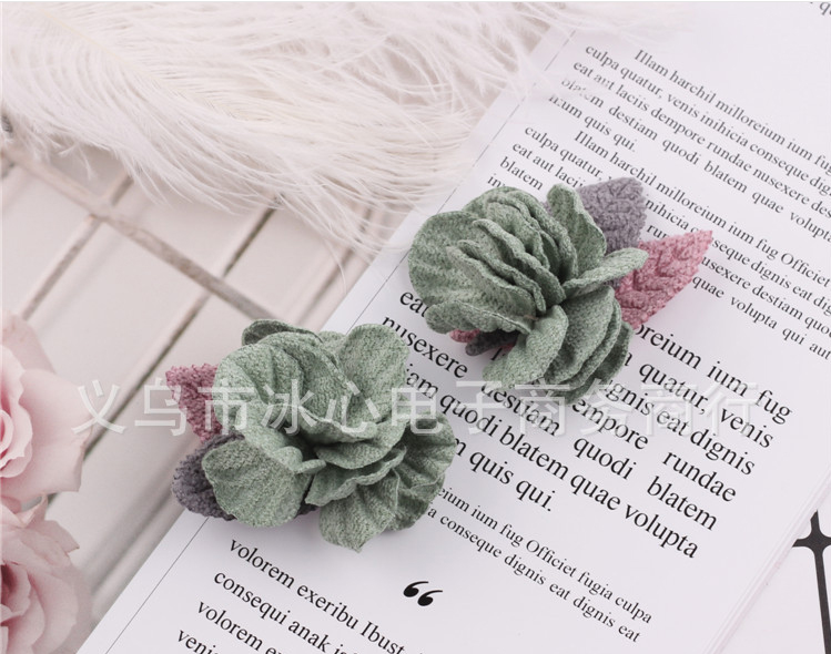 ดอกไม้ผ้าพร้อมใบไม้ ขนาด 4 ซม. มี 8 สีให้เลือก#CR036