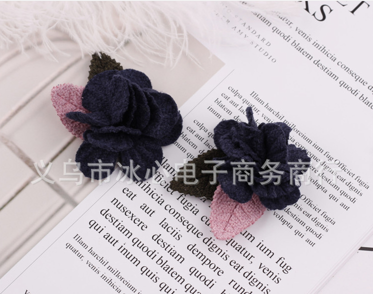 ดอกไม้ผ้าพร้อมใบไม้ ขนาด 4 ซม. มี 8 สีให้เลือก#CR036