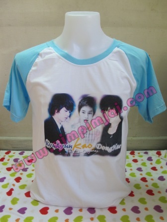 เสื้อยืดหลากสีไหล่สโลปและขอบคอเสื้อ