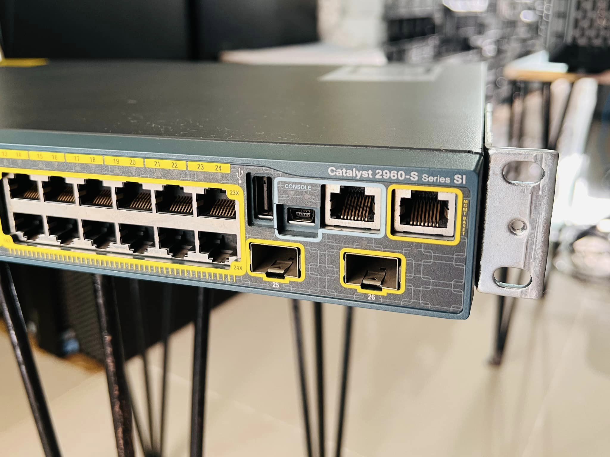 Cisco 2960S-24TS-S switch gigabit 24 port มือสองพร้อมใช้งาน