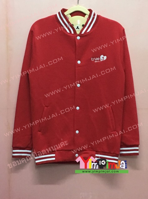 เสื้อแจ็คเก็ตเบสบอล สีแดง แขนยาว กระดุมขาว มีกระเป๋า สรีนตามสั่ง true no.1