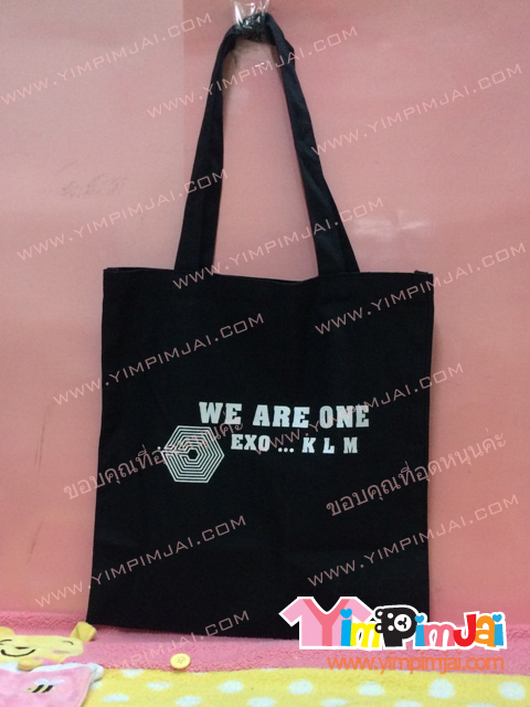 กระเป๋าผ้า สีดำ ปัก/สกรีนตามสั่ง We are one EXO