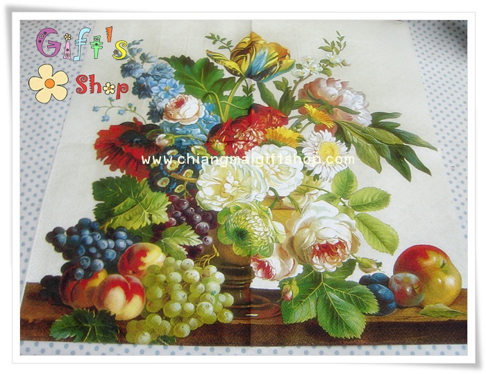 กระดาษแนปกิ้น ลายแจกันดอกไม้กับผลไม้องุ่น พื้นหลังสีขาว