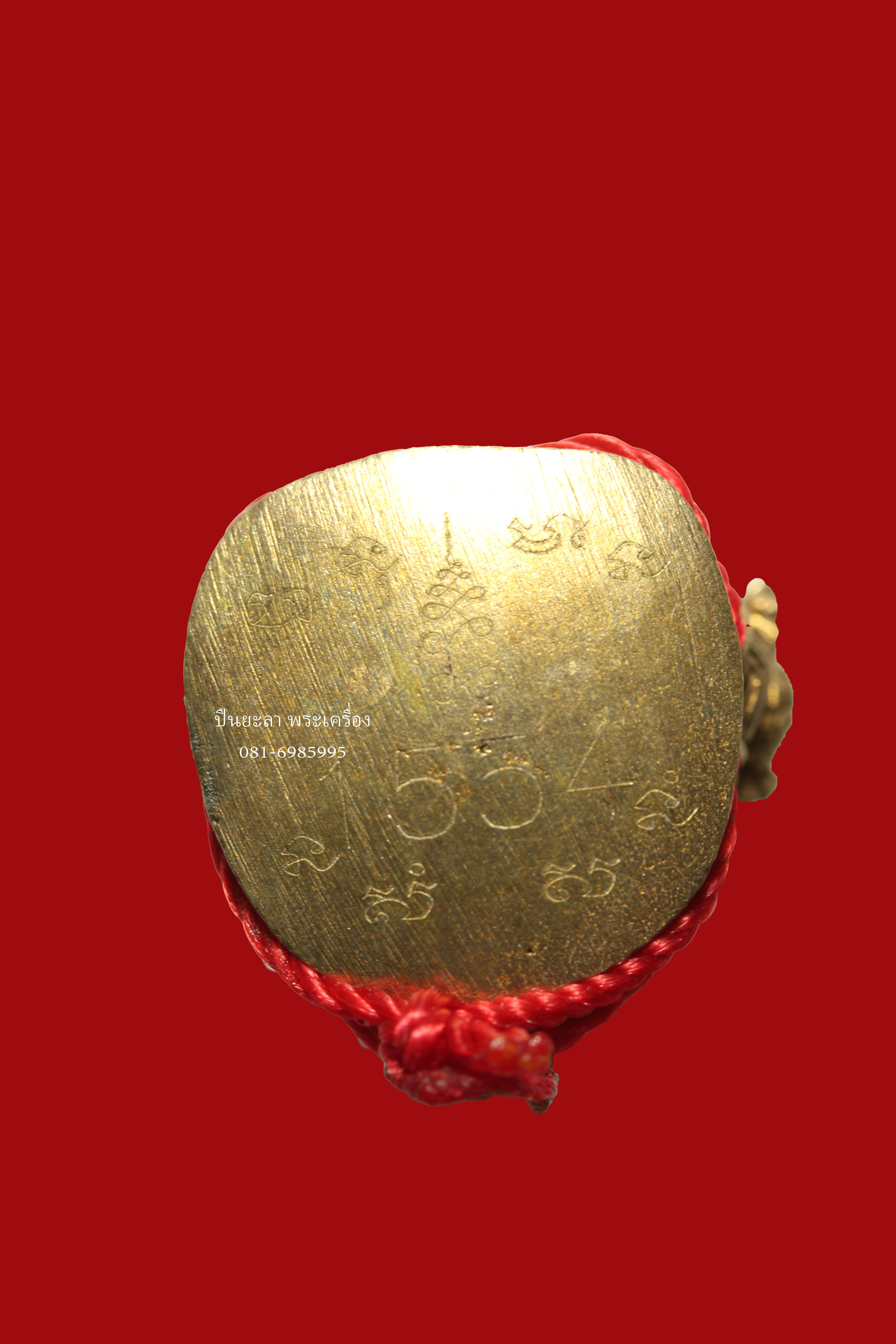 หนุมานสะกดทัพลังกาสุกะ อาจารย์แดง วัดไร่ จ.ปัตตานี เนื้อพระขรรค์ ถือตะกรุด ถูกด้วยสายสิญน์ มีไว้เพื่อชัยชนะ พร้อมจารย์ยันต์ใต้ฐาน 9 ตัว กล่องเดิม พระปี 2552 ครับสวยๆครับ