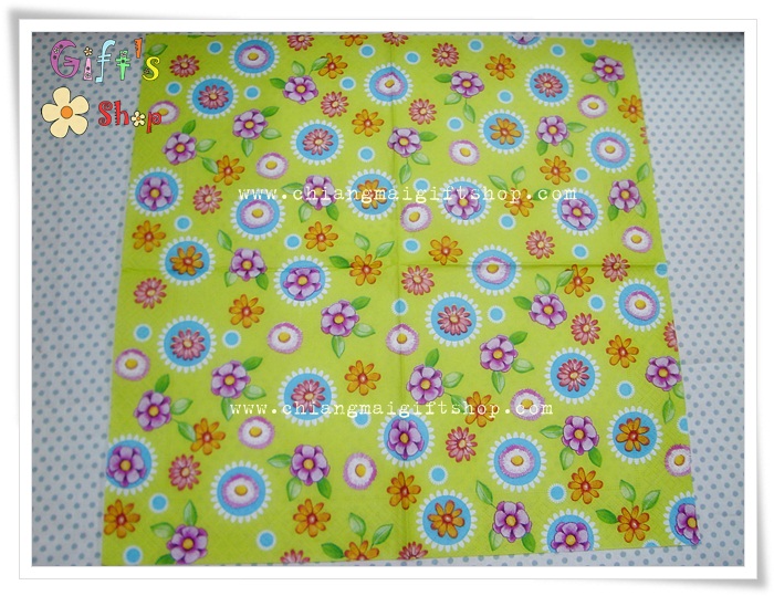 กระดาษแนปกิ้น ลายดอกไม้สีชมพู พื้นหลังสีเขียว