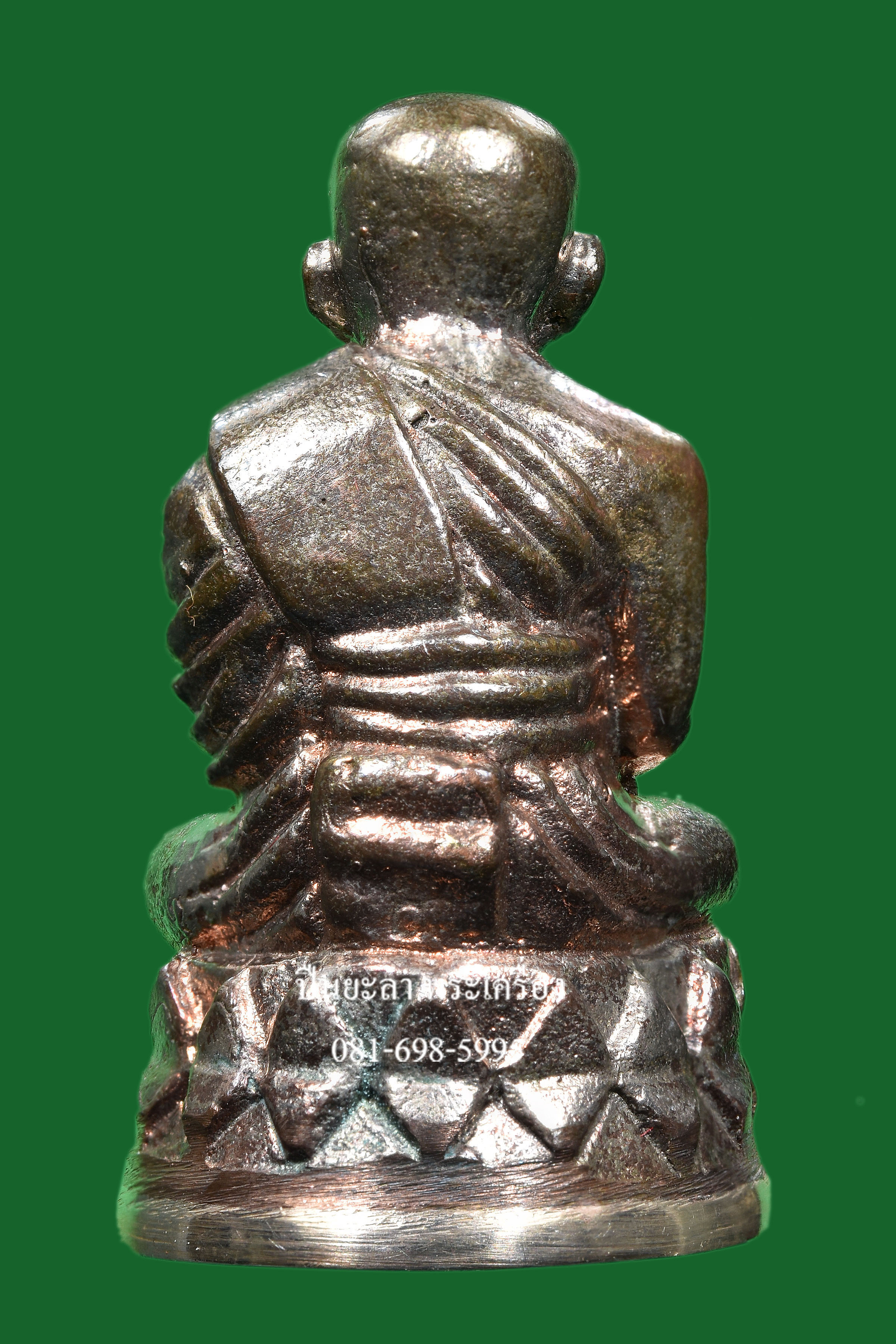 รูปหล่อลอยองค์หลวงปู่ทวด บัวรอบย้อนยุค เนื้อนวะโลหะ ก้นเงิน รุ่นนิรันตราย วัดทรายขาว จ.ปัตตานี ปี 2558 สวยงามมากครับ