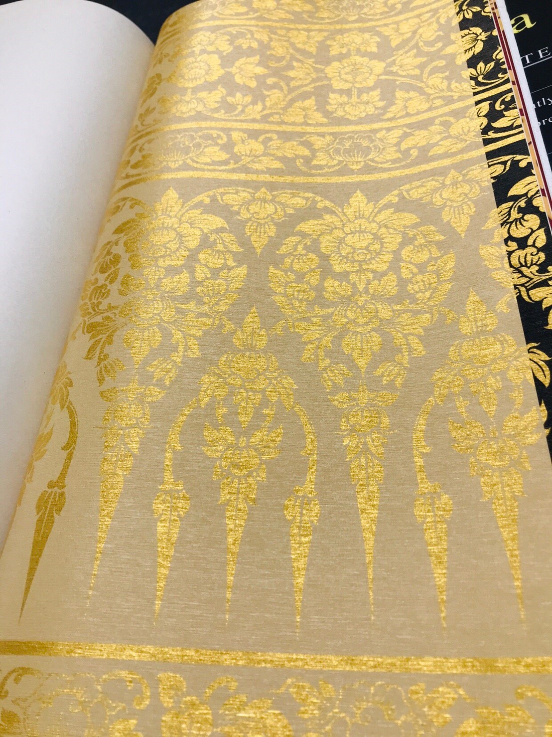 วอลเปเปอร์ลายไทย ดอกพุดตาน เทา-ทอง BD102-11