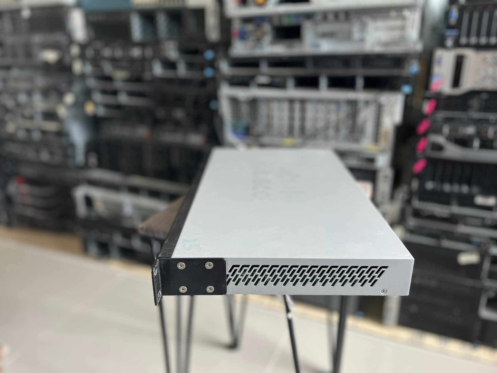 Cisco SG300-28 switch Gigabit 24 port สวิทซิสโก้มือสองพร้อมใช้งาน