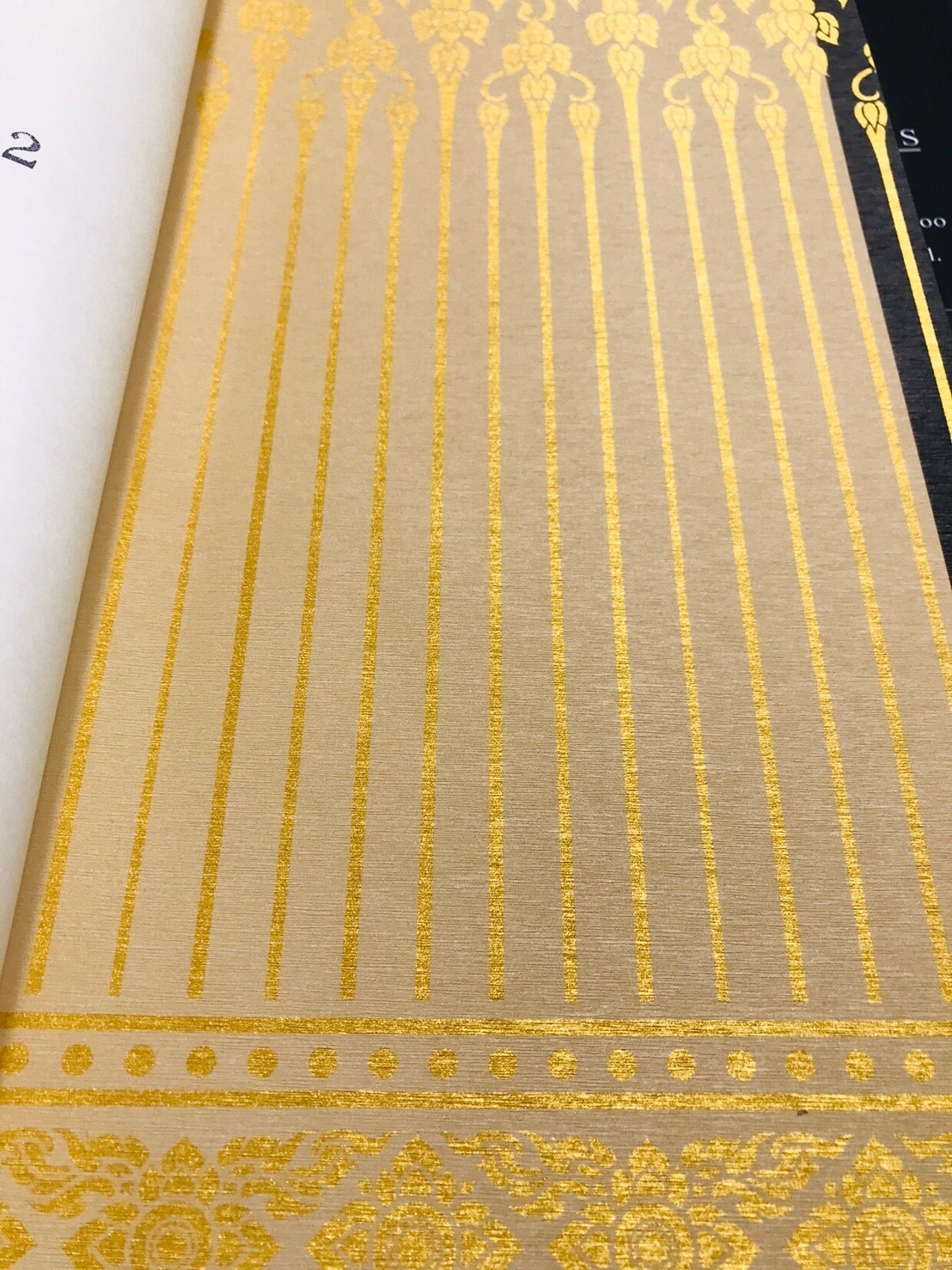 วอลเปเปอร์ลายไทย (ขอบบนล่าง) เทา-ทอง BD049-11