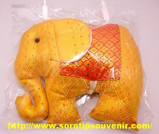 หมอนตุ๊กตาช้างผ้าไทยสีทอง
