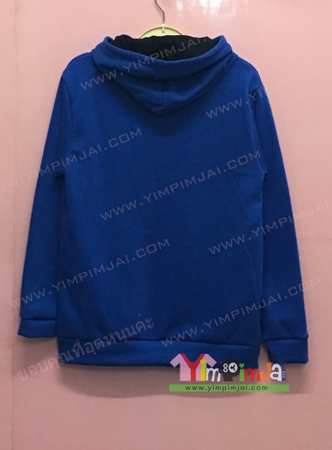 เสื้อฮู้ดสีน้ำเงิน ซ้อนหมวกดำ