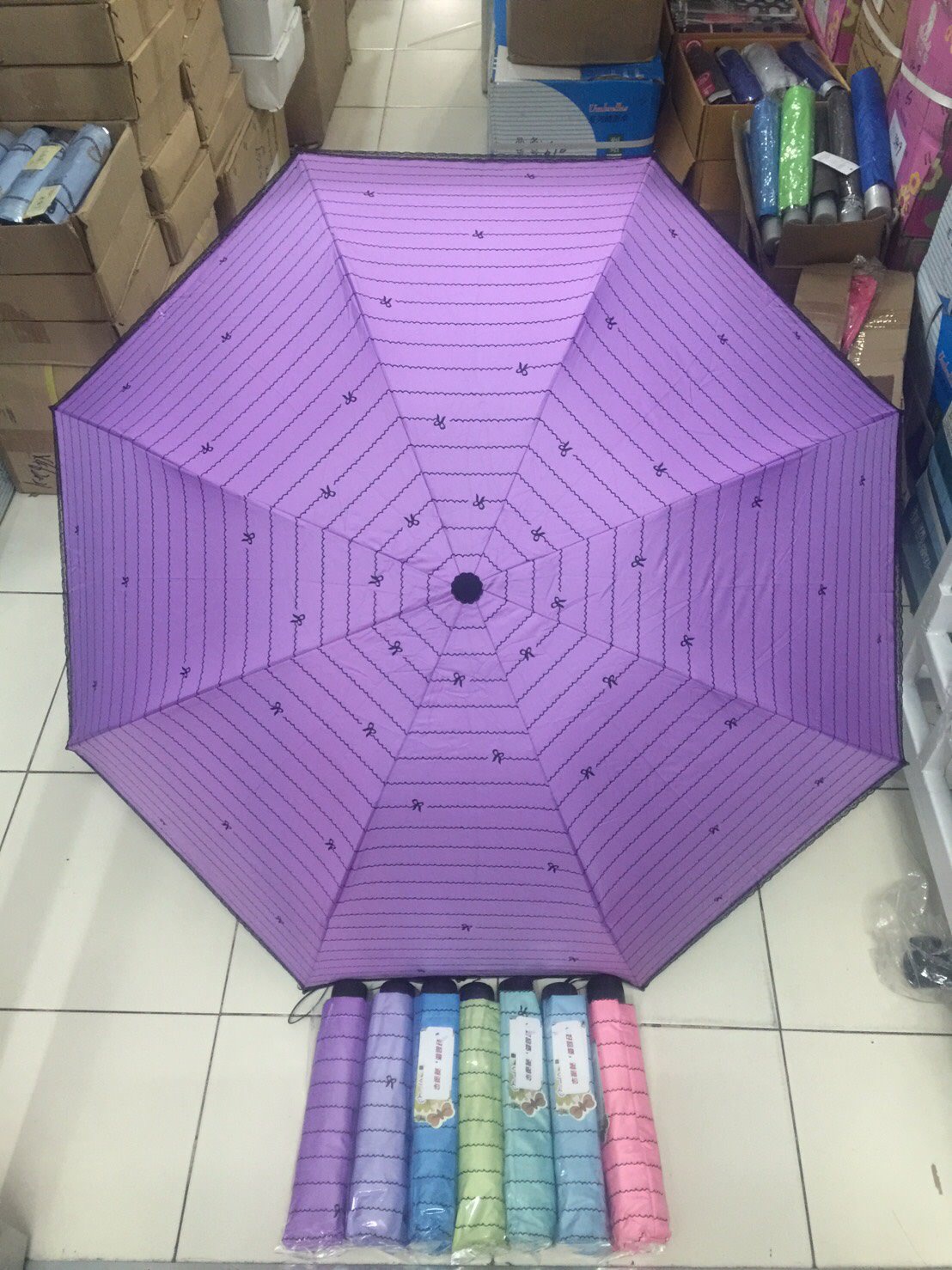 ร่ม4ตอน8ก้าน24นิ้วมีระบายยูวีดำ รหัส 1610