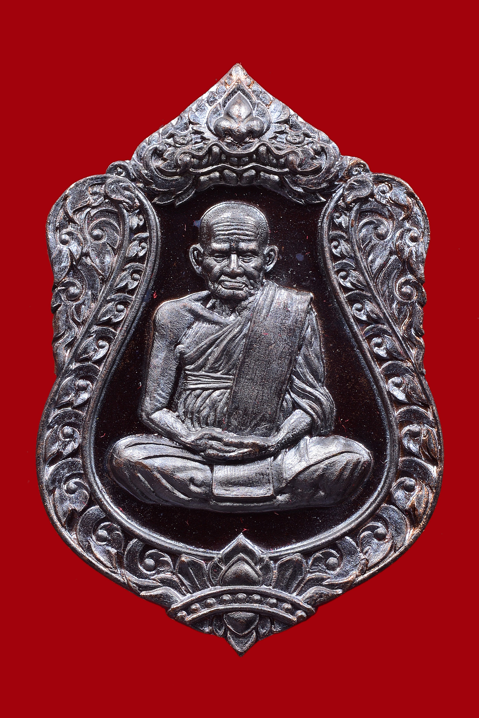 เหรียญเสมา รุ่น 111 ปี หลวงพ่อเงินวัดบางคลาน แจกทาน เนื้อทองแดงรมดำ ไม่มีห่วง ปี 2557 ครับ