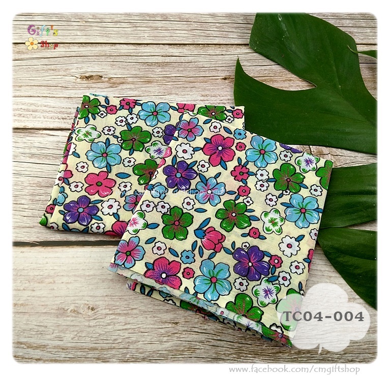 ผ้าคอตตอน TC แบบตัดแล้ว ขนาดประมาณ 55*50 ซม. ลายดอกไม้สีม่วง