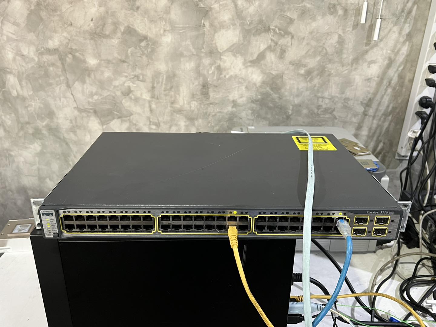 Cisco 3750 48TS S layer 3 switch มือสองพร้อมใช้งาน